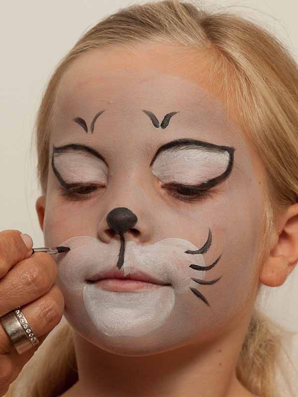 Eine süße Katze schminken » Schminkanleitung einfaches Make up