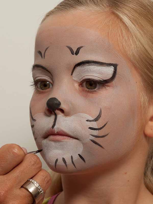 Eine süße Katze schminken » Schminkanleitung einfaches Make up