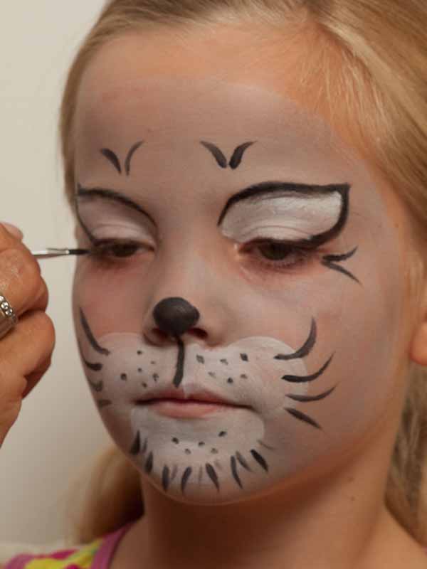 Eine süße Katze schminken » Schminkanleitung einfaches Make up